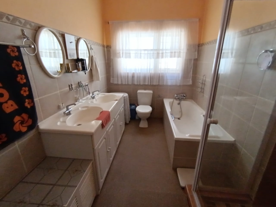 3 Bedroom Property for Sale in Protea Park North West